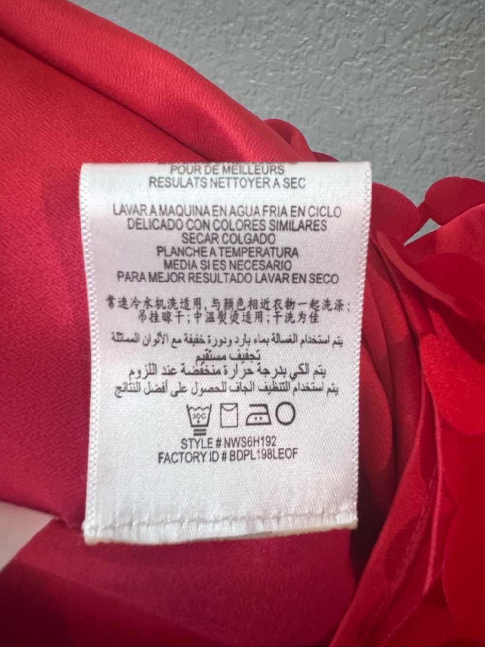 BCBGMaxAzria Red Sleeveless Heart Appliqué 3D Dress Size 0 Artsy Valentines - Picture 9 of 10